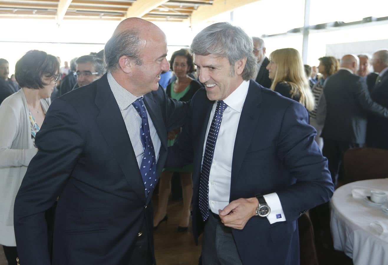 El ministro de Economía, Luis de Guindos en el Foro Empresarial de El Norte en Valladolid (2/2)
