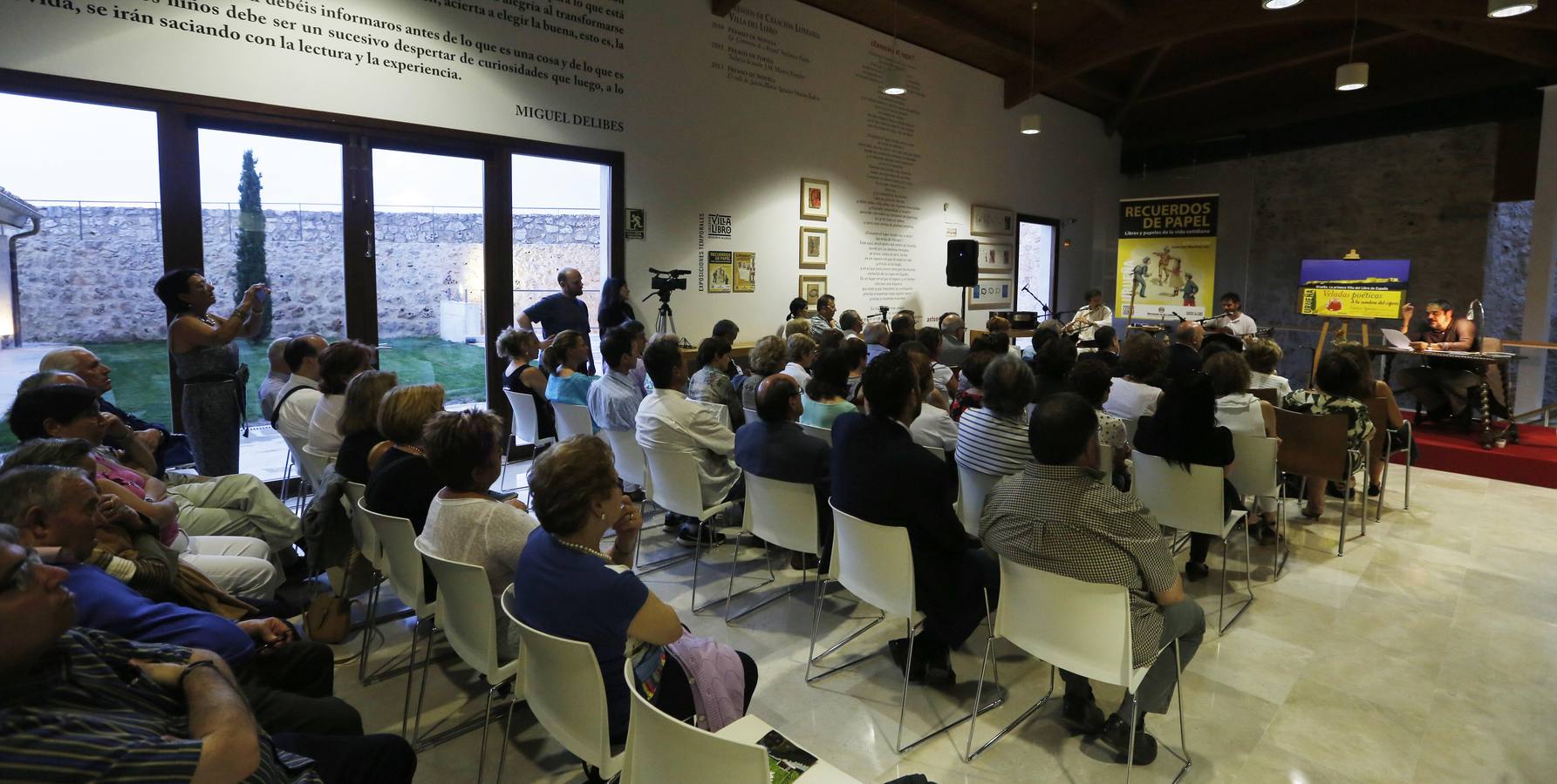 Primera Velada Poética &#039;A la sombra del ciprés&#039;