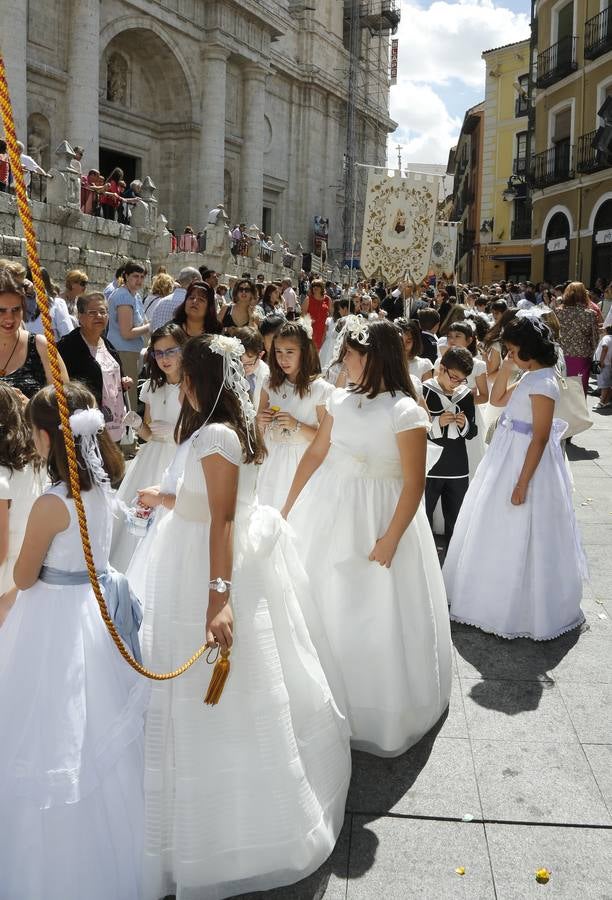 La procesión del Corpus Christi llena Valladolid