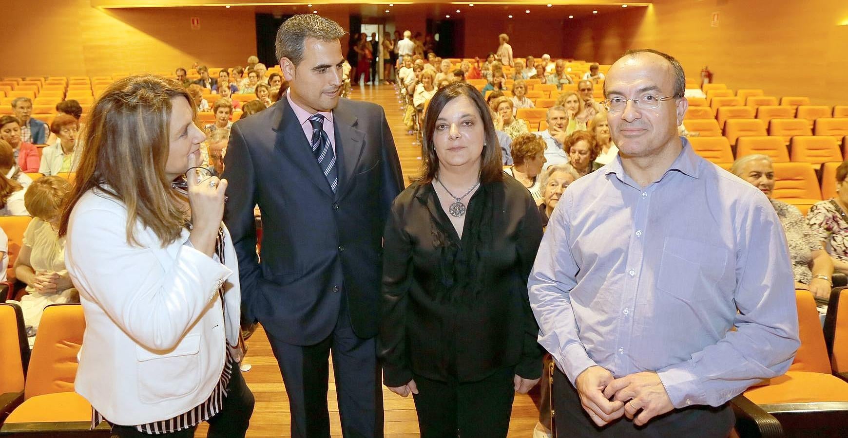 Ana Santiago, de El Norte de Castilla; Víctor Ramírez, de DKV Seguros Médicos; la ponente María Teresa de Pedro Herrero, dermatóloga y José Carlos Peña, también de DKV Seguros Médicos.