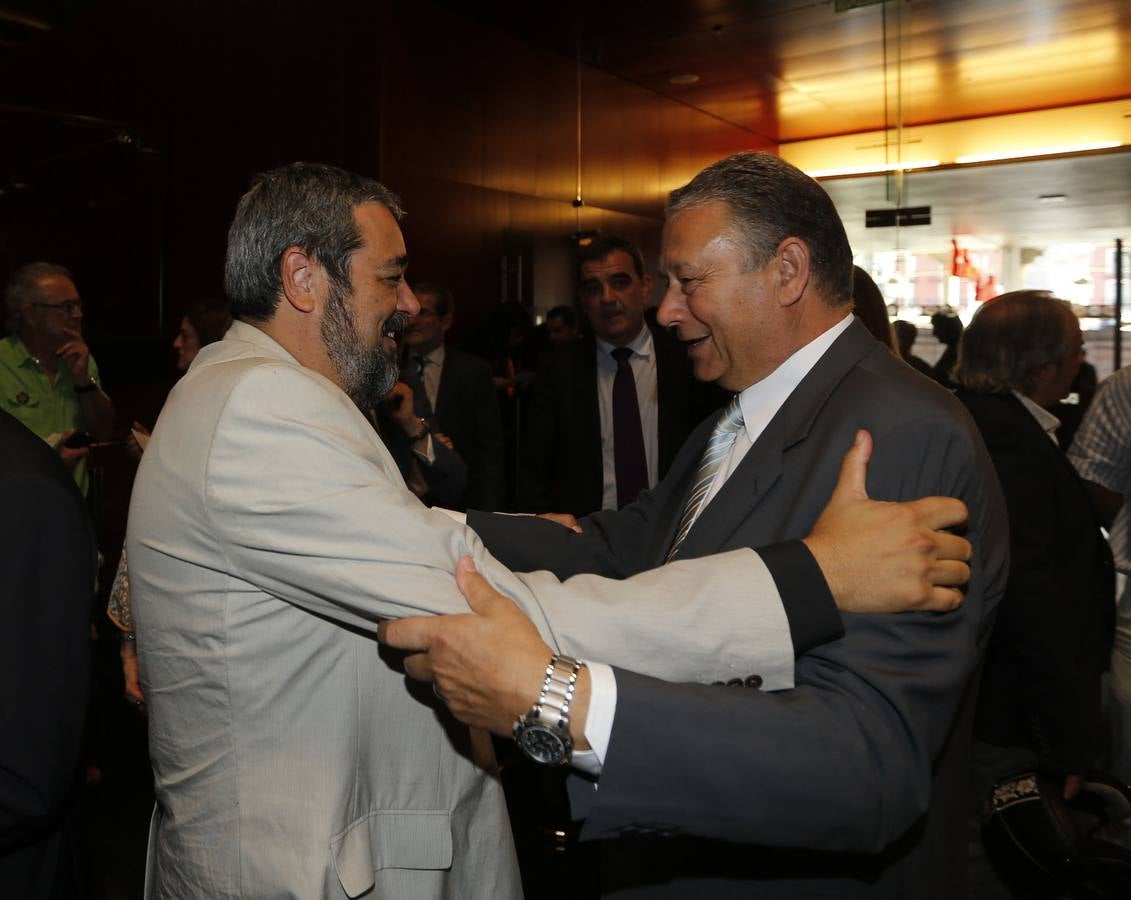 Carlos Aganzo, director de El Norte de Castilla, y Manuel Fernández, de la Fundación Personas.
