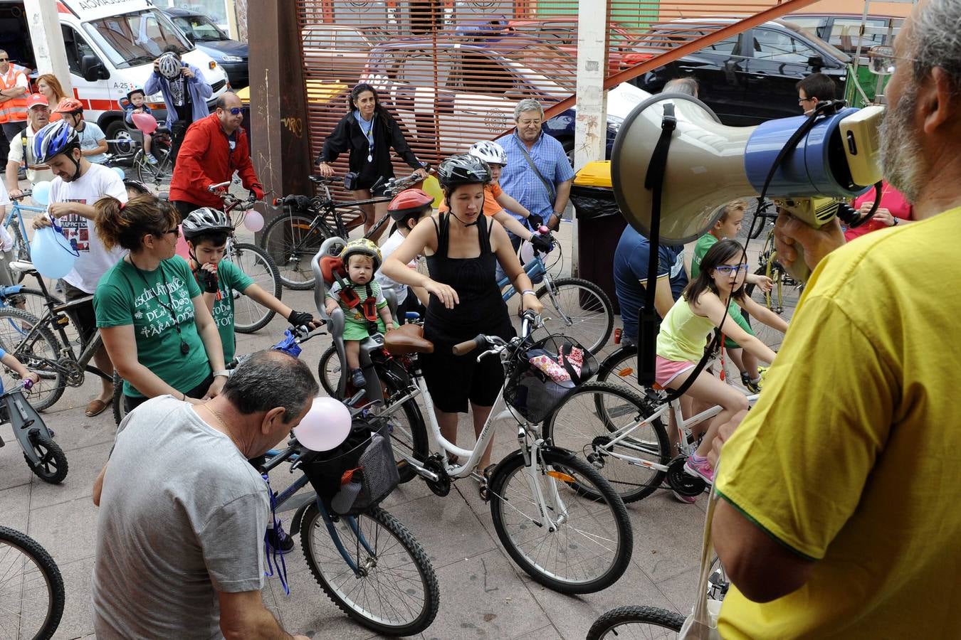 Marcha ciclista en el Barrio de La Victoria