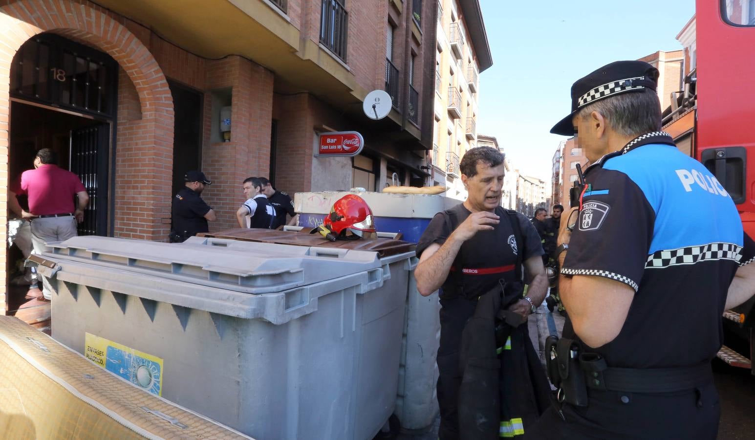 Los bomberos encuentran un cuerpo al ir a sofocar un incendio en la calle San Luis de Valladolid