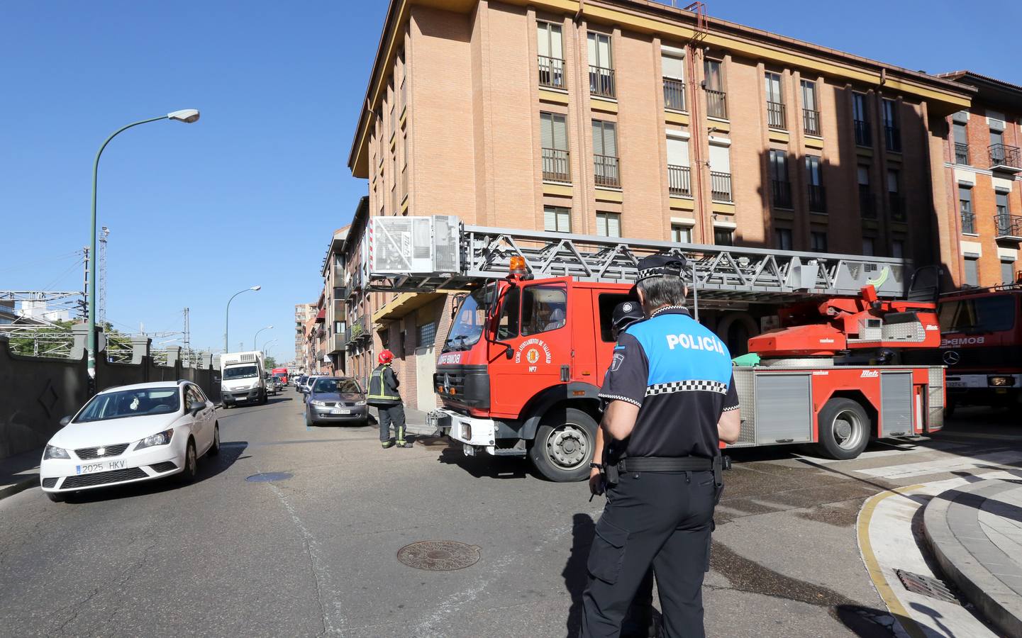 Los bomberos encuentran un cuerpo al ir a sofocar un incendio en la calle San Luis de Valladolid