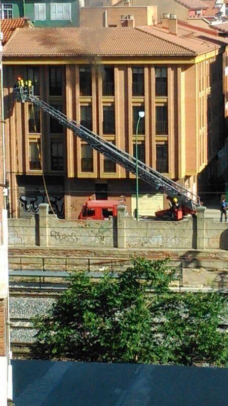 Los bomberos encuentran un cuerpo al ir a sofocar un incendio en la calle San Luis de Valladolid