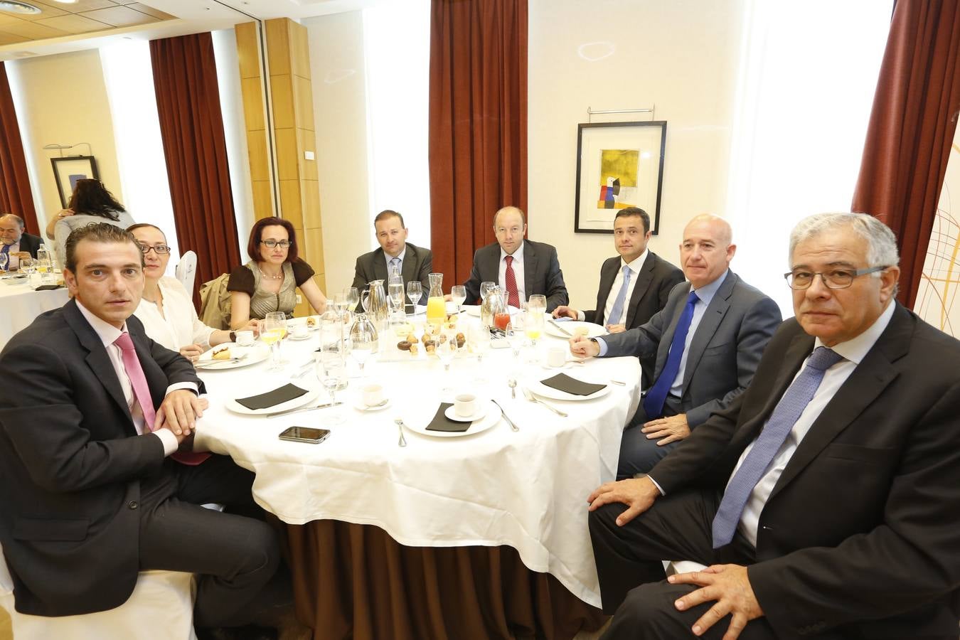 Javier Fernández (Banco España-Duero), África Ramos y Ana Belén Lobato (Delegación de Economía y Hacienda), Ángel García (Banco Popular), Jesús González (Laboral Kutxa), Urbano Ullán (Laboral Kutxa), Juan Antonio Martín Mesonero (presidente de la Cámara y Confaes) y José Luis Martín (Cámara).