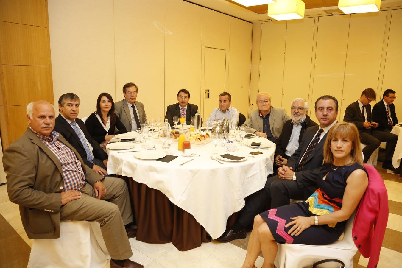 José Francisco Bautista (Alcalde de Hinojosa de Duero), Isidro Rodríguez (PSOE), Charo Gómez del Pulgar (PSOE), Pedro Pérez Castro (director de la Casa Lis), Fernando Pablos (secretario provincial PSOE), Arturo Santos (PSOE), Manuel Redero (Universidad de Salamanca), Santiago González (Universidad de Salamanca), Toribio Plaza (PSOE) y Fonsi Bonafonte (UGT).