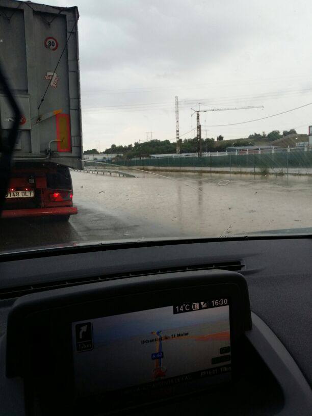 Retenciones por las lluvias en la A-62 entre Cabezón de Pisuerga y Cigales