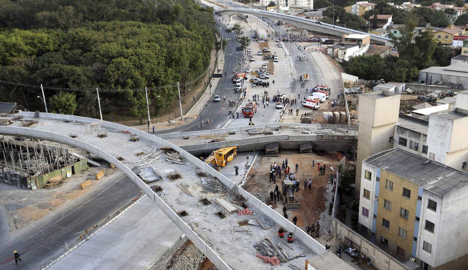 Derrumbe de un viaducto en Belo Horizonte