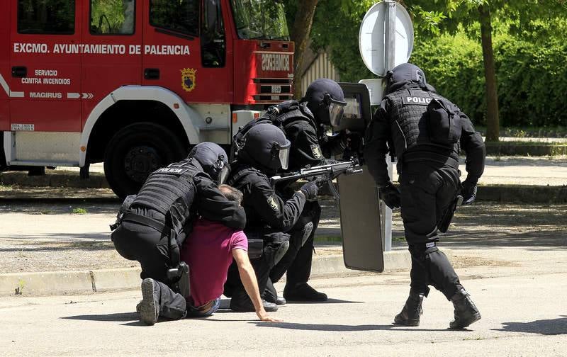 Exhibición del GEO de la Policía Nacional en Carrión de los Condes. Palencia
