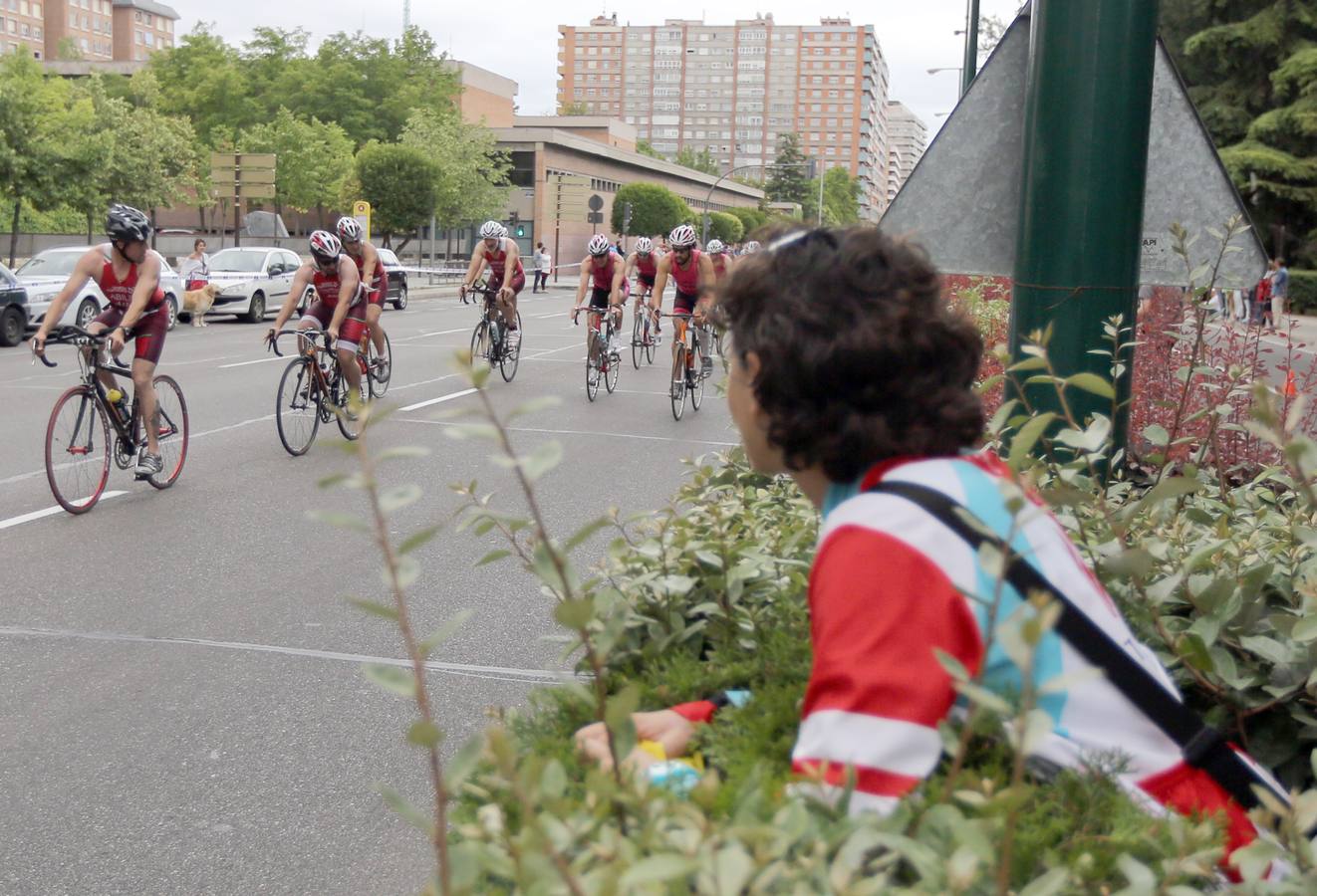 Valladolid celebra el I Triatlón por equipos Playa de las Moreras