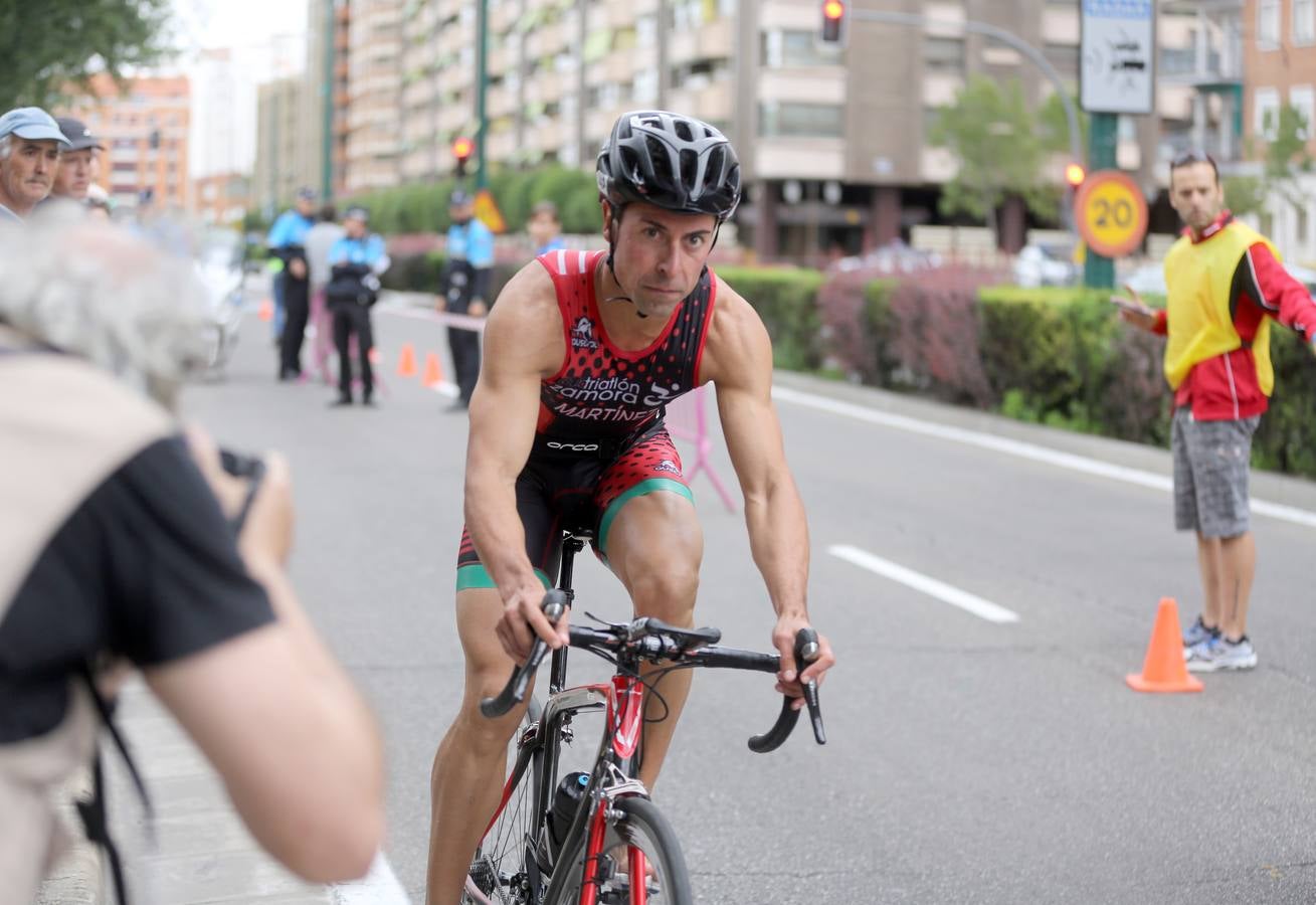 Valladolid celebra el I Triatlón por equipos Playa de las Moreras