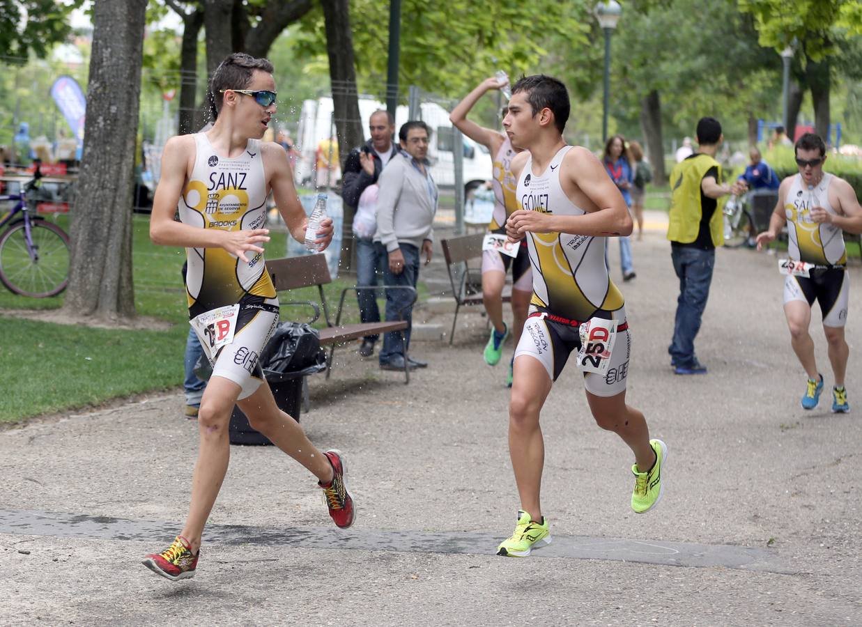 Valladolid celebra el I Triatlón por equipos Playa de las Moreras