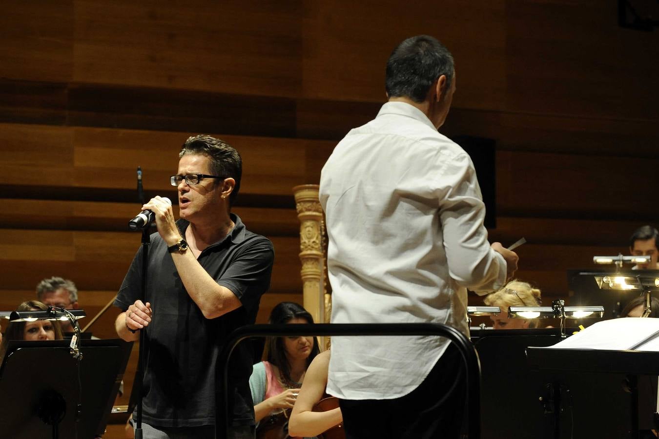 Ensayo del concierto de Santiago Auserón y la Oscyl en el Auditorio Miguel Delibes de Valladolid