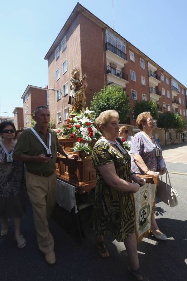 Procesión de la Virgen del Carmen en el barrio Cuatro de Marzo de Valladolid