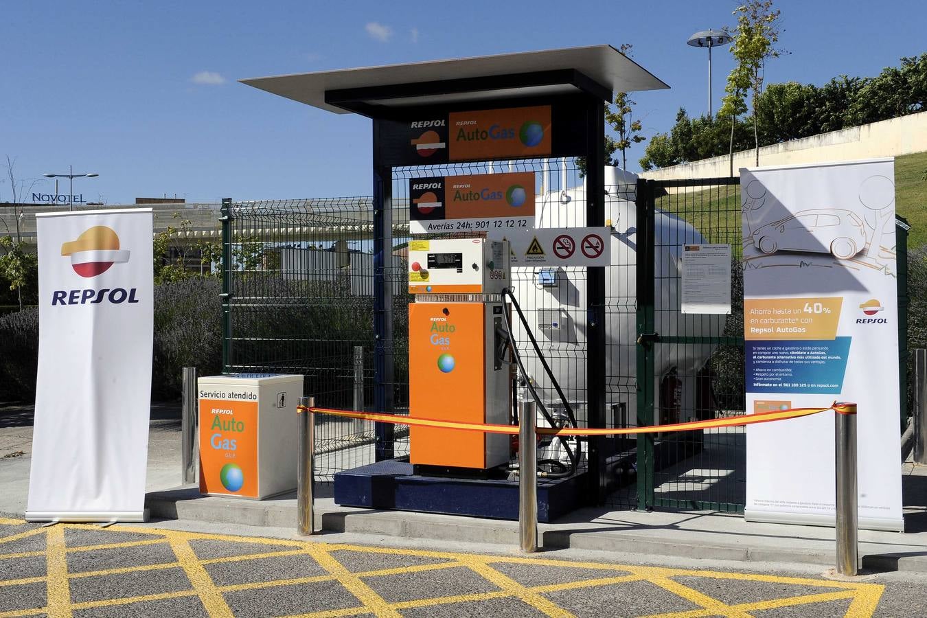 Inauguración del tercer surtidor de gas licuado de Valladolid