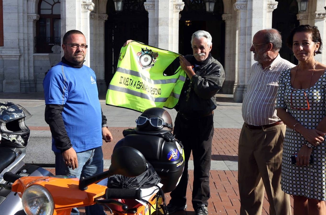 La II Vuelta España en Vespino llega a la Plaza Mayor de Valladolid