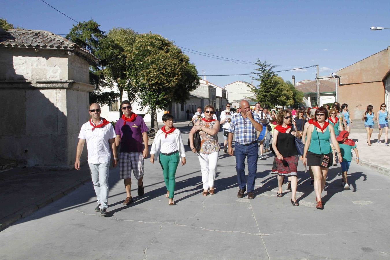 Concentración y desfile de peñas en Campaspero