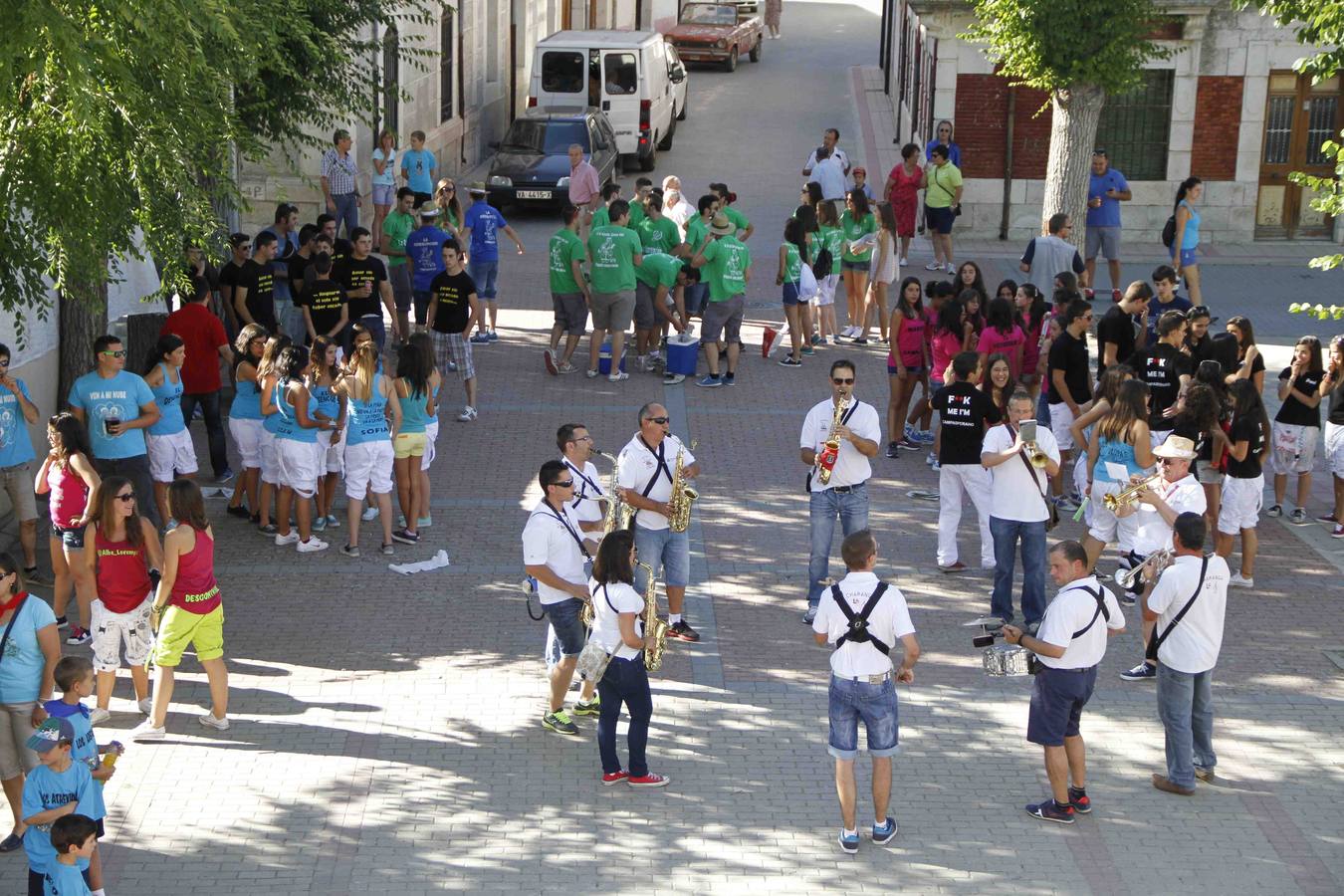 Concentración y desfile de peñas en Campaspero