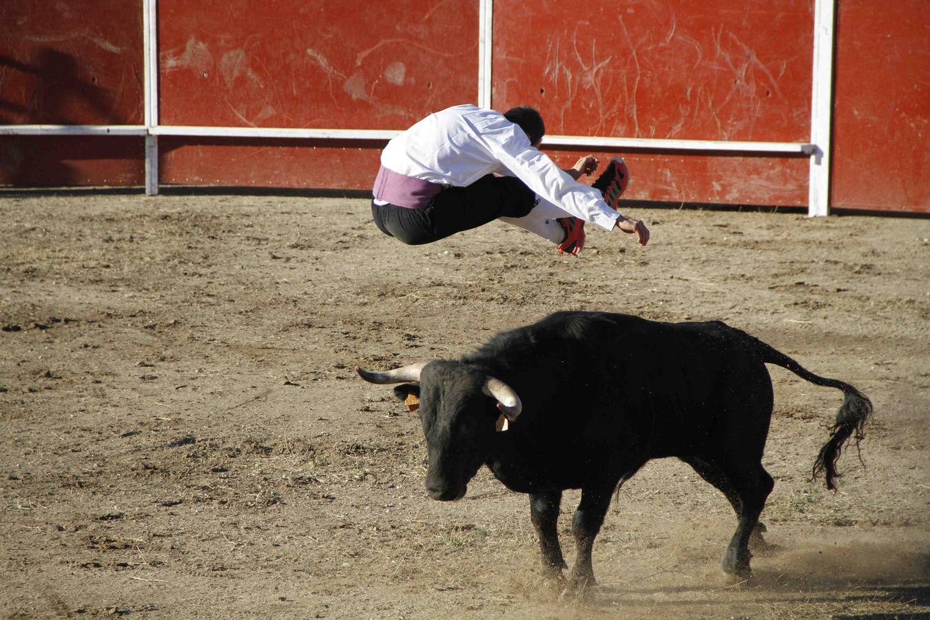 Exhibición de cortes, quiebros y saltos en Campaspero