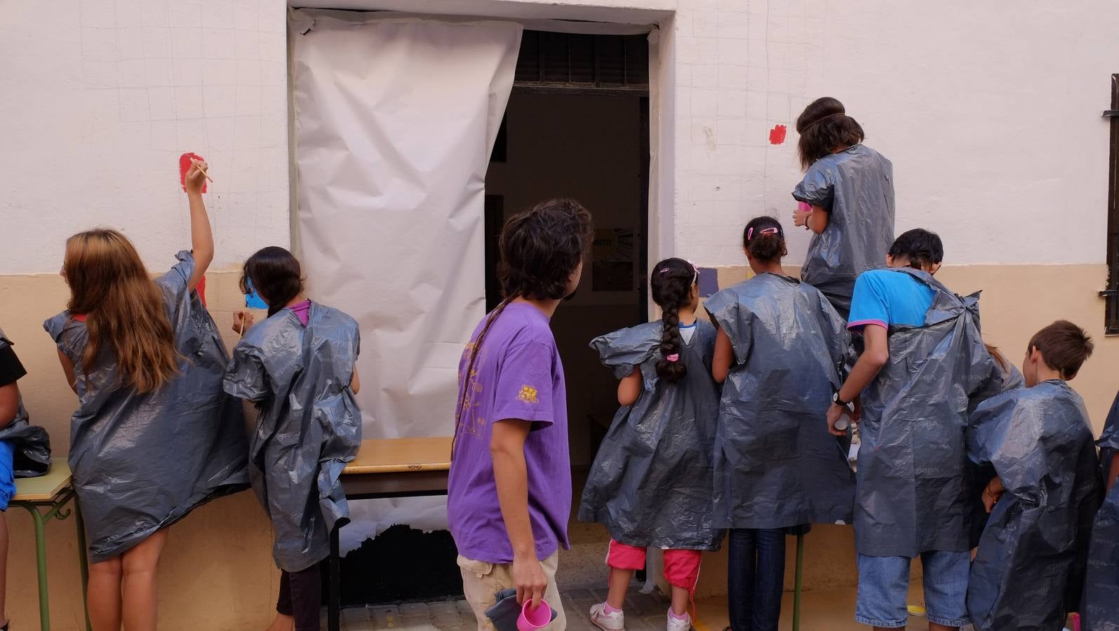 Niños del barrio de Delicias participan en un campamento de integración