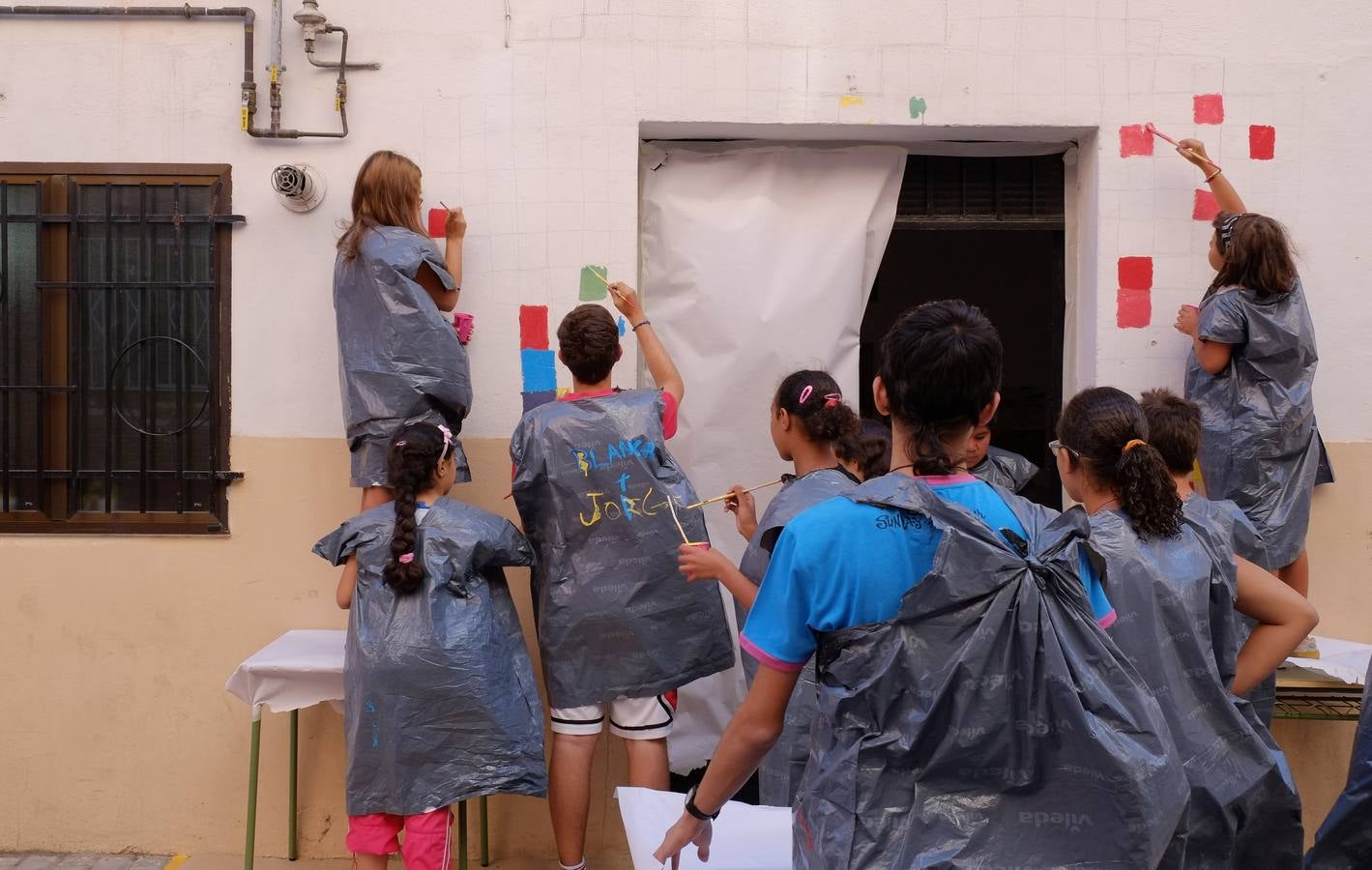 Niños del barrio de Delicias participan en un campamento de integración