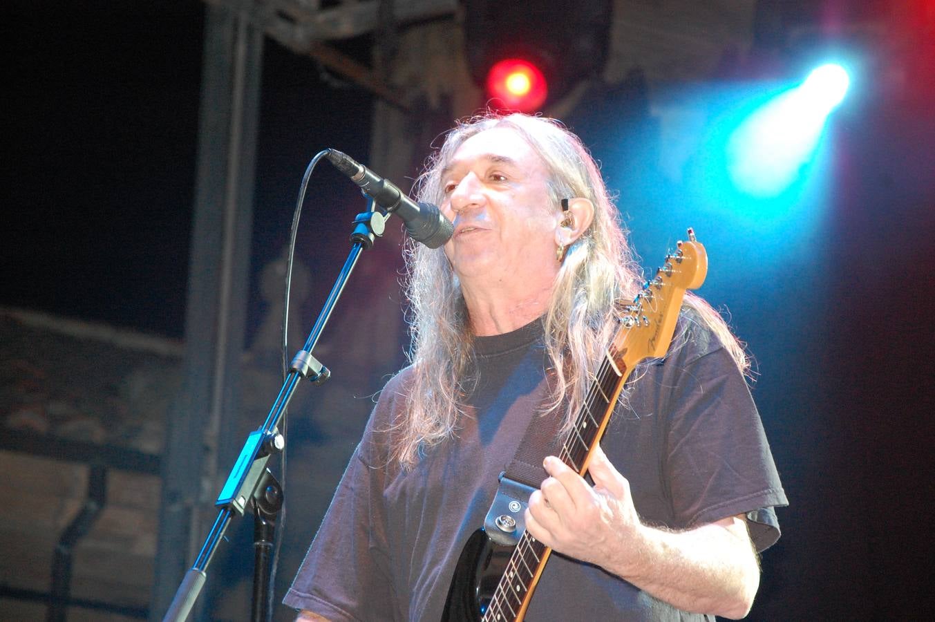 Velilla vibra con la actuación de Rosendo