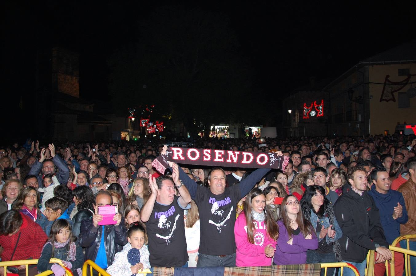 Velilla vibra con la actuación de Rosendo