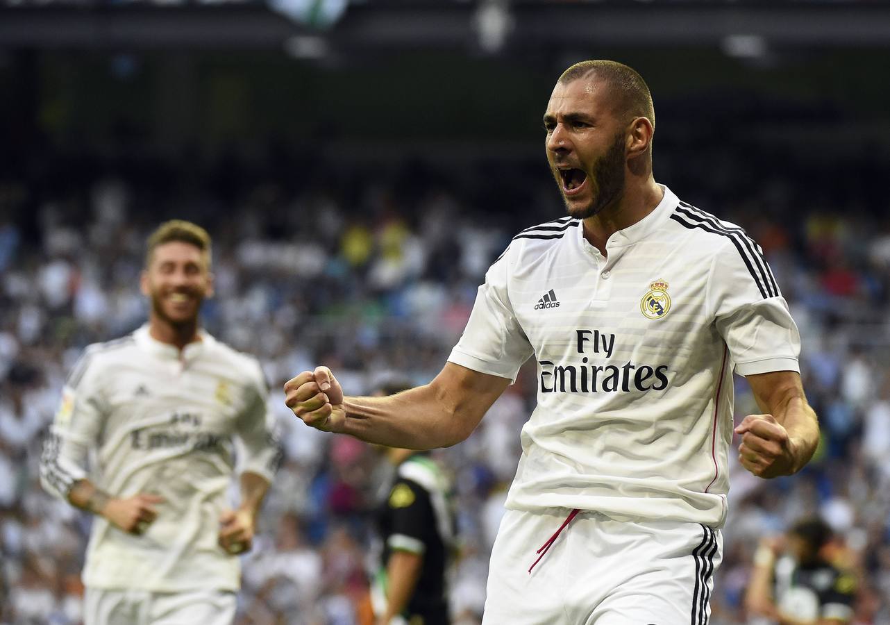 El francés Karim Benzema celebra su tanto.