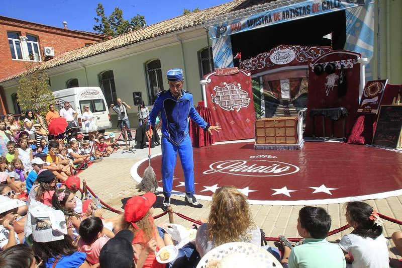 Artistas de calle en la plaza Abilio Calderón de Palencia