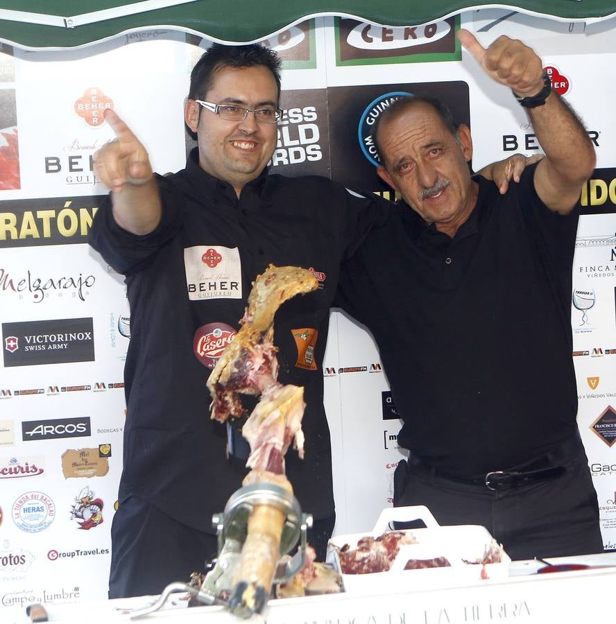 Gregorio Pérez bate el récord de cortar jamón durante las fiestas de Valladolid