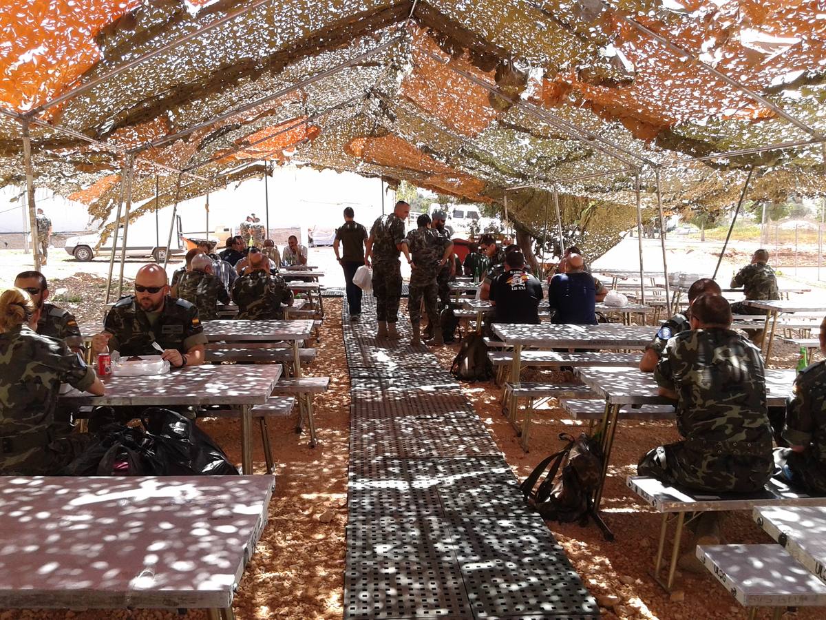 Mercadillo dominical en la base de Marjayoun (Líbano)