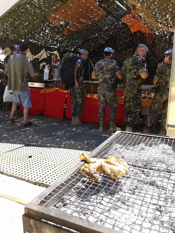 Mercadillo dominical en la base de Marjayoun (Líbano)