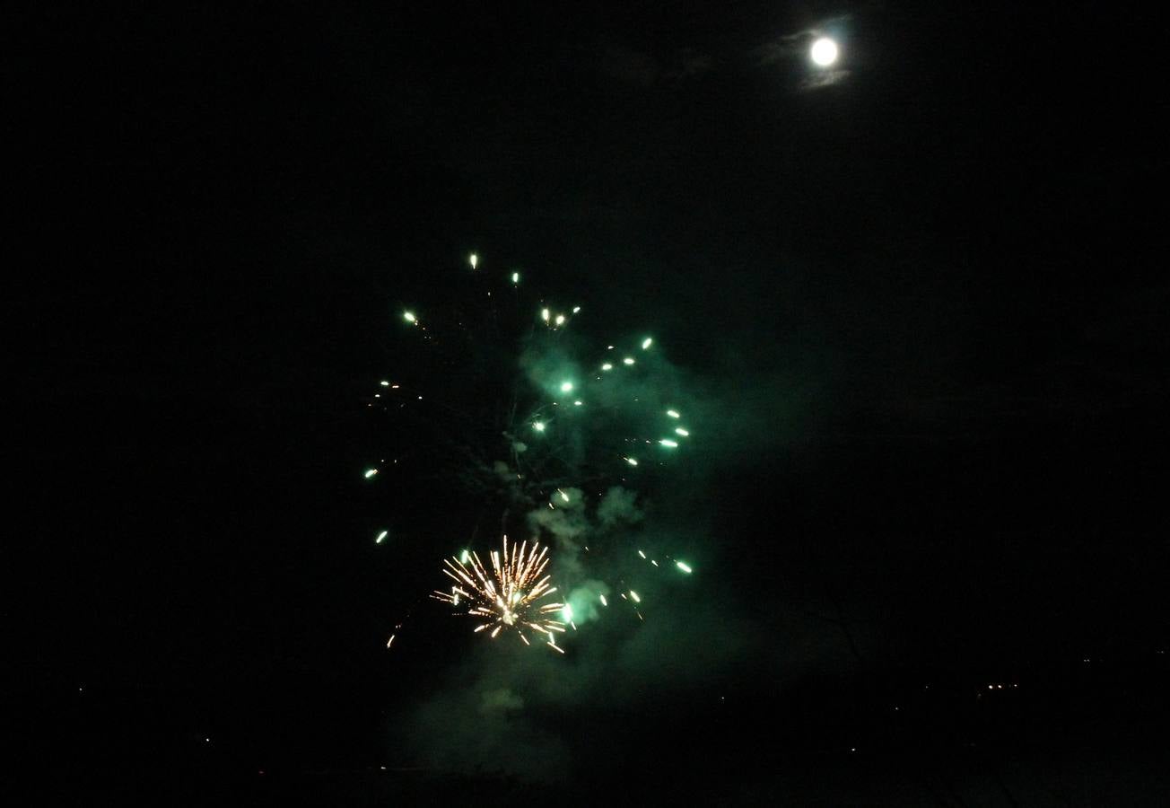 Fuegos artificiales en las fiestas de Simancas. Valladolid