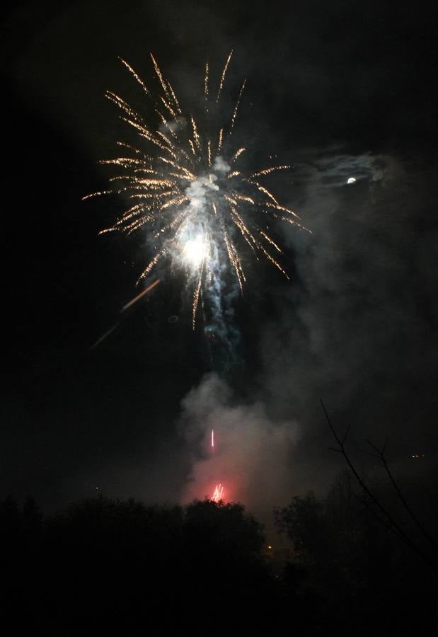 Fuegos artificiales en las fiestas de Simancas. Valladolid