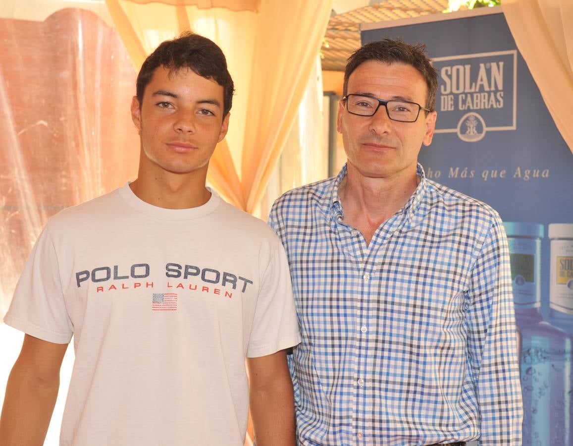 Juan Carlos Martínez con su hijo Javier, campeón de España junior de pádel.