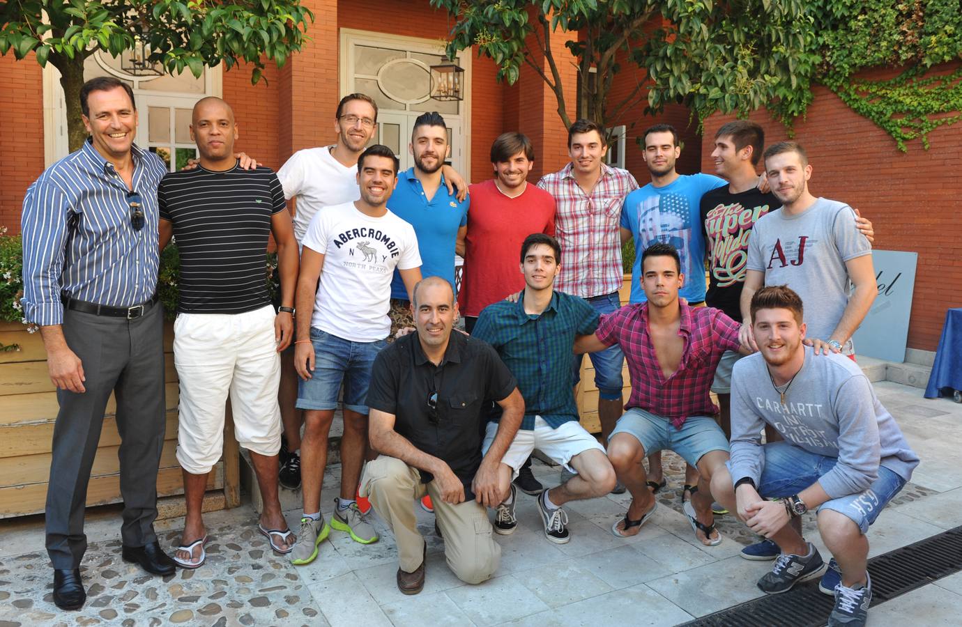 El equipo del club de balonmano Atlético Valladolid no se quiso perder el aperitivo ofrecido por El Norte de Castilla.