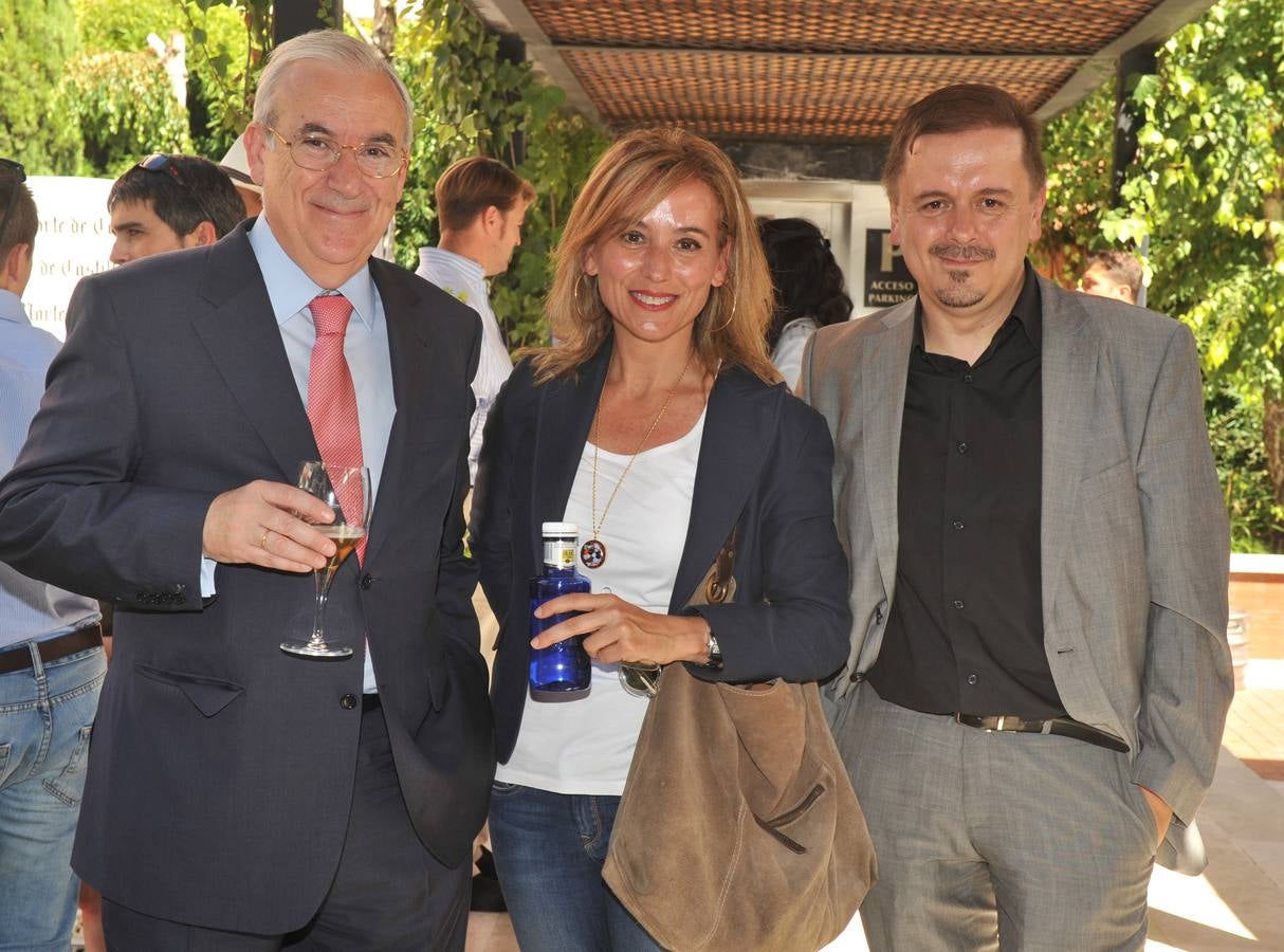 El presidente del Consejo de Cuentas, Jesús Encabo; Belén Viloria, organizadora del TEDx y el periodista Ignacio Gil.