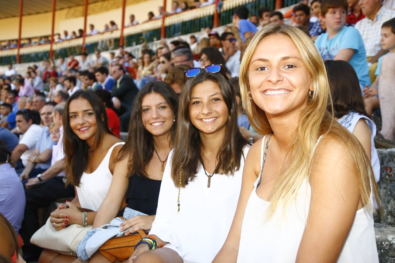 Sara García, Ana Príncipe y Carmen Falcó, aficionadas de la ciudad.