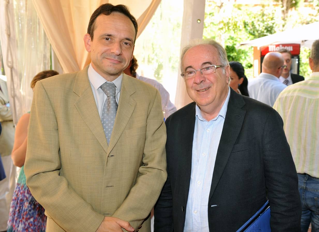 Javier Escribano, de El Norte, y Ricardo de la Cal, decano del Colegio de Ingenieros Técnicos Industriales.