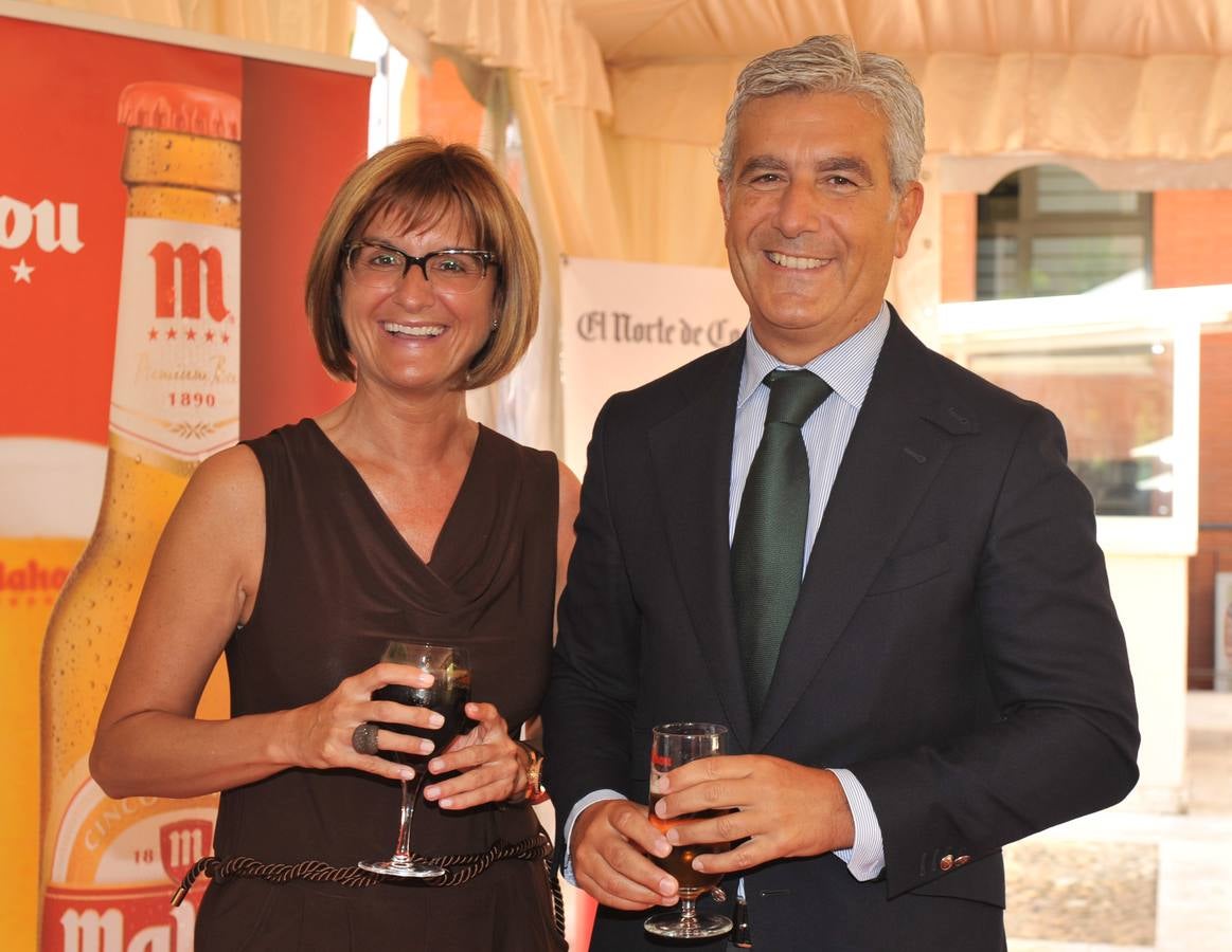 María José Rivera y Carlos Ranera, director general de banca comercial de Caja España-Duero.