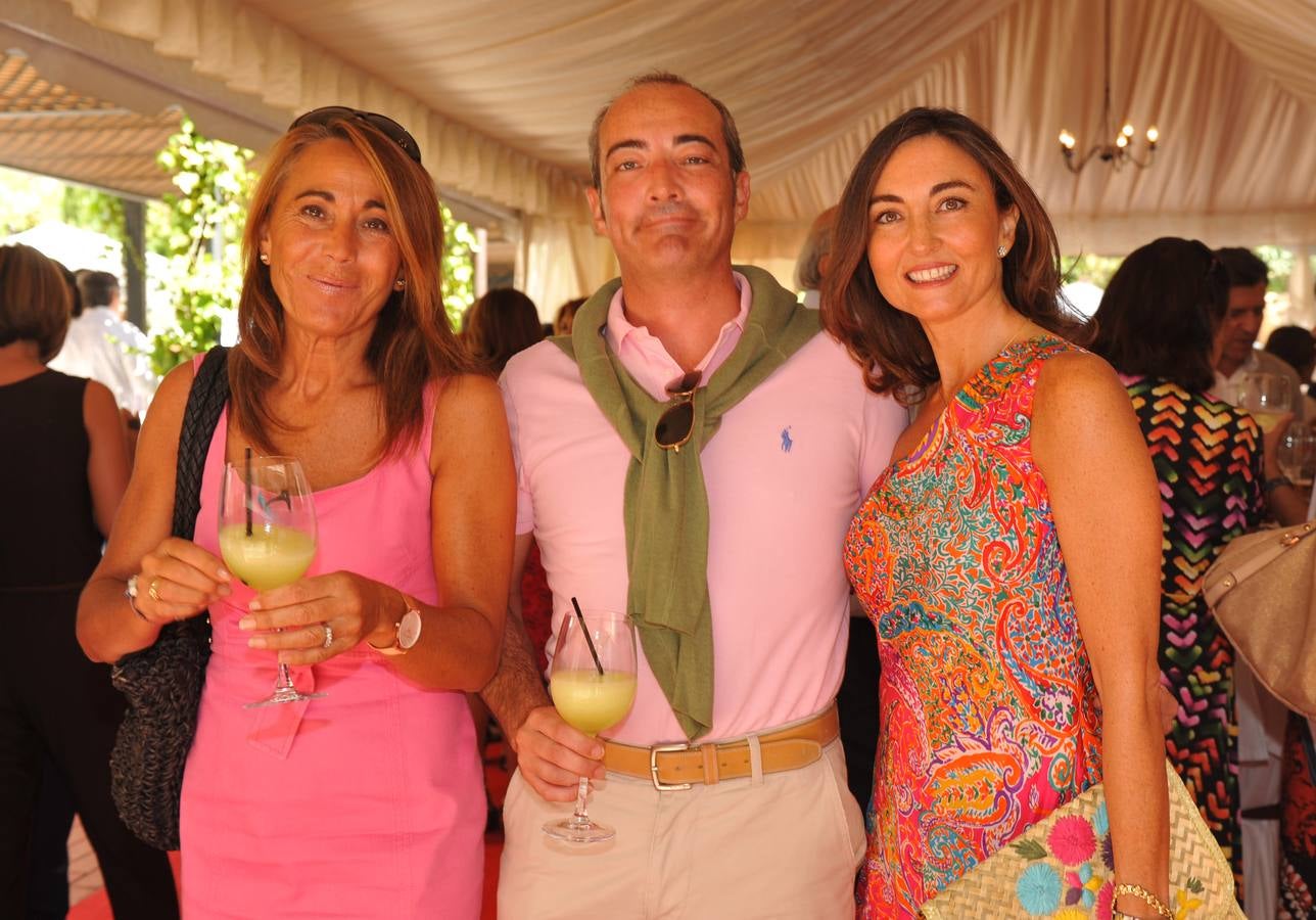 Belén Alonso, el periodista Eugenio Hernández (World News on Demand) y Cristina Hernández.