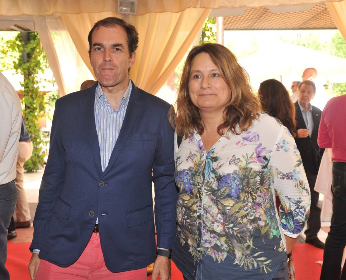 Juan Crespo Ferrán (Mapfre) con la periodista de El Norte Ana Santiago.