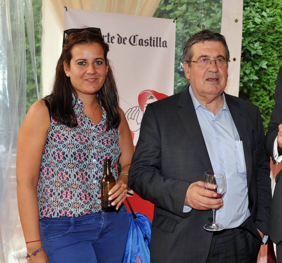 Noa Carballa y el rector de la Universidad Pontificia de Salamanca, Ángel Galindo.