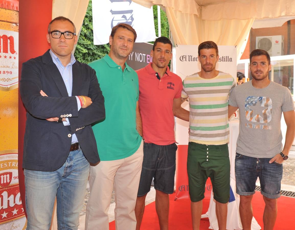 El Real Valladolid estuvo representado por el jefe de Operaciones, Jorge Santiago; el presidente, Carlos Suárez; y los jugadores Jesús Rueda, Chus Herrero y Javi Chica.