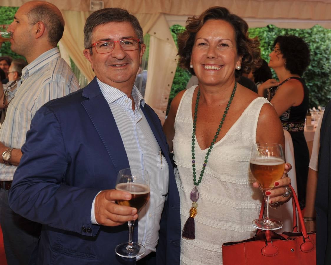 El doctor Julio Galván y Loli Cordero, de la Clínica Recoletos 4.