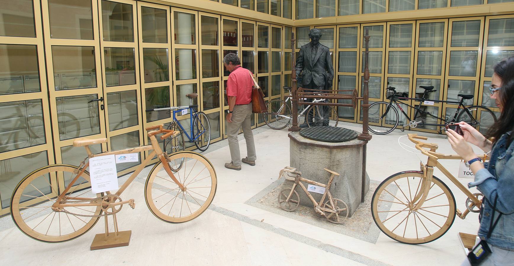 Inauguración de la exposición &#039;Bicicletas singulares&#039; en Segovia