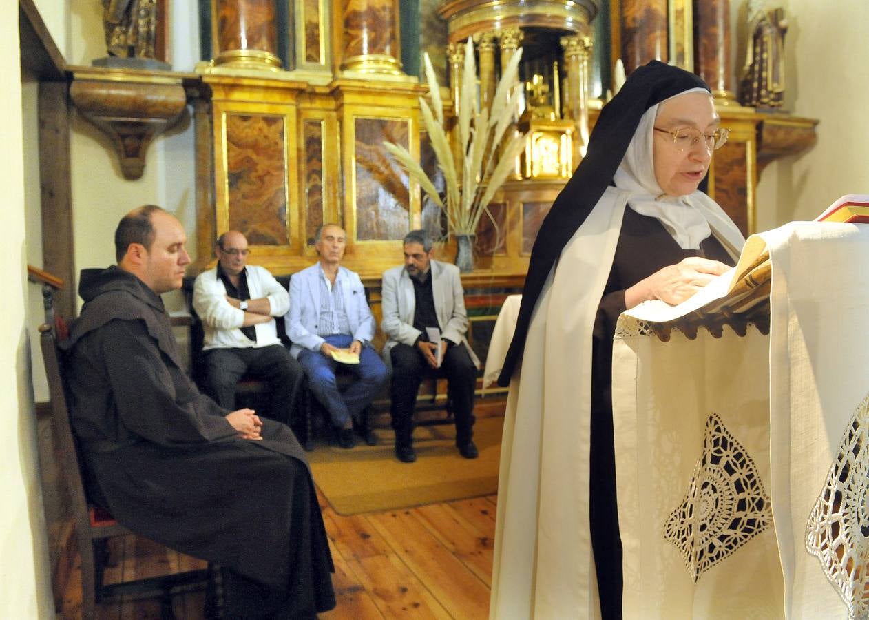 Los poetas Luis Alberto de Cuenca, Carlos Aganzo y José María Muñoz Quirós glosan a Santa Teresa de Jesús y San Juan de la Cruz en el convento Carmelita de Medina del Campo