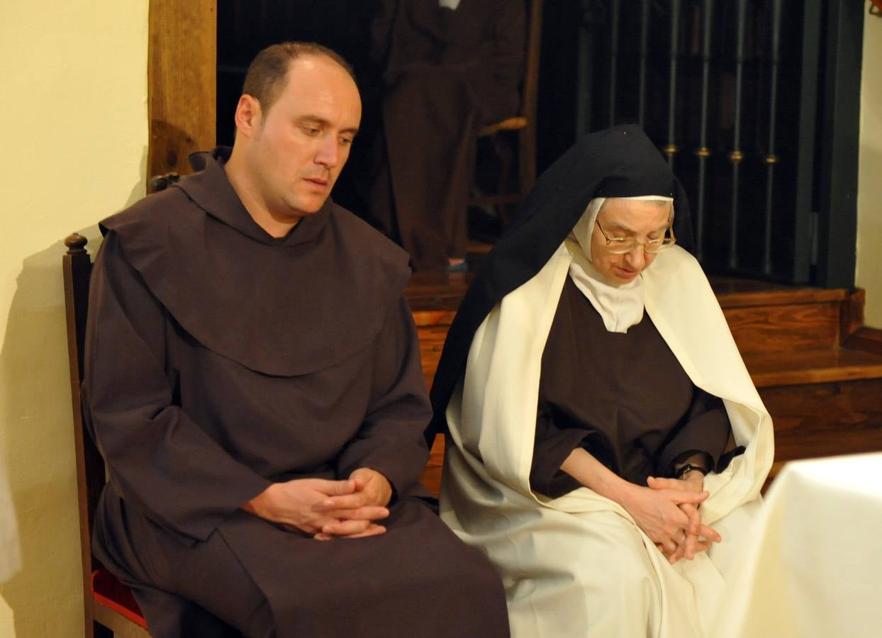 Los poetas Luis Alberto de Cuenca, Carlos Aganzo y José María Muñoz Quirós glosan a Santa Teresa de Jesús y San Juan de la Cruz en el convento Carmelita de Medina del Campo