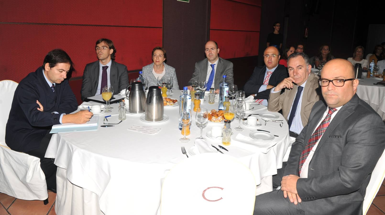 Enrique Vázquez de Prada (Junta); Francisco Pizarro (Garrigues); Milagros Gómez Arévalo (Colegio de Economistas); Jesús María Martín Pérez (BBVA);Jacinto Canales (Consejo General de Ingenieros Informáticos); Jesús de Prado (San Pablo CEU); y Domingo Rodríguez (director de Publicidad de El Norte).